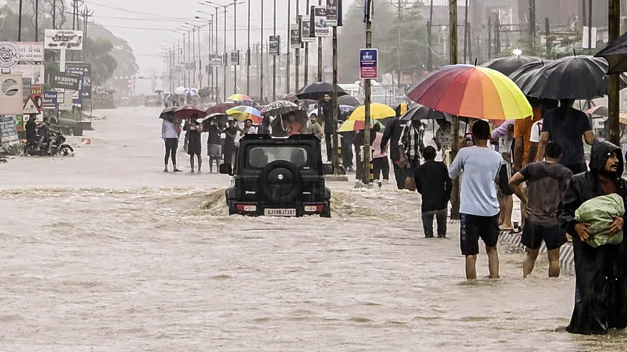 heeratek_surat-rain_160x120_26_June_25.webp